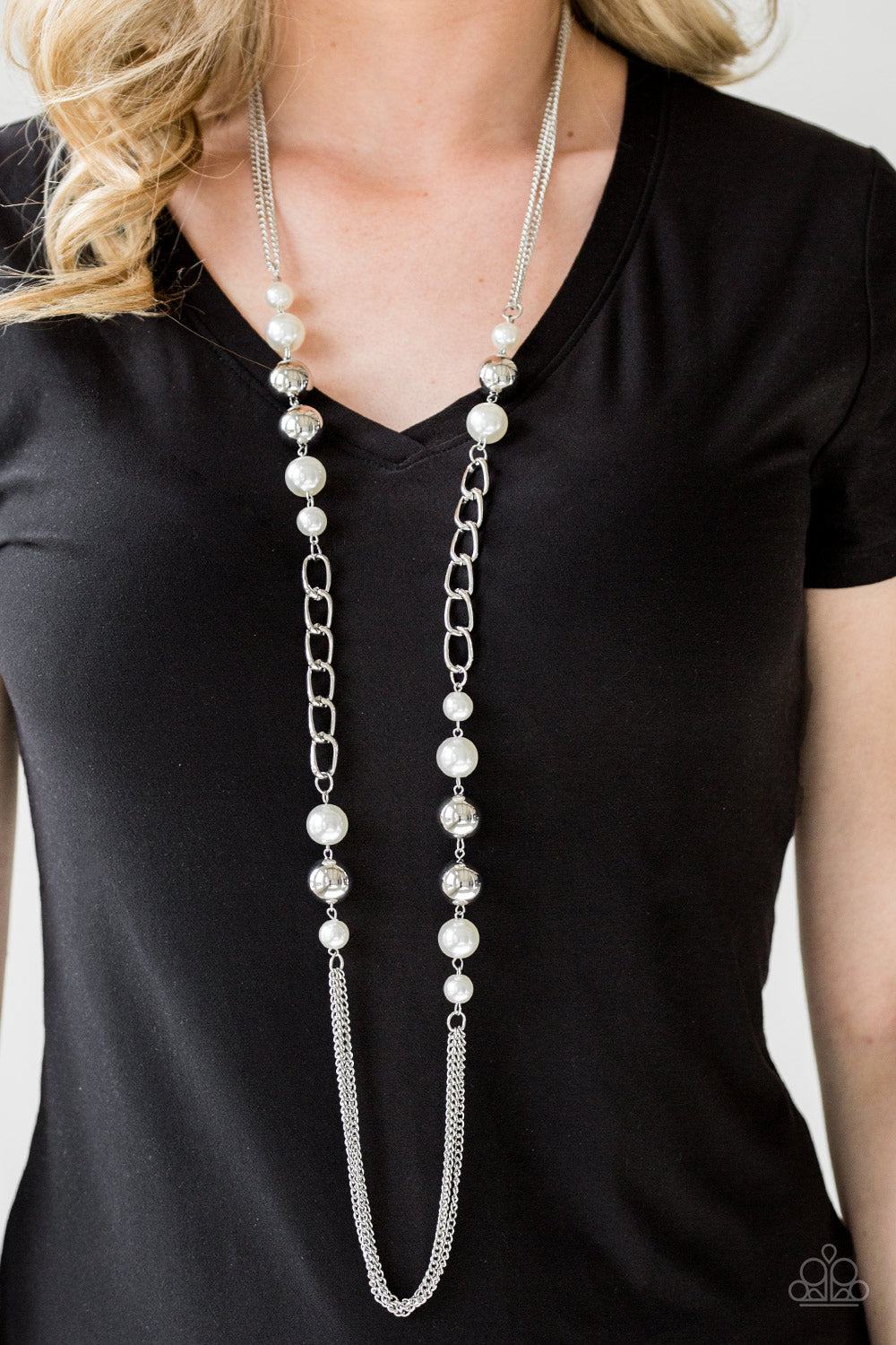 Paparazzi Accessories - Uptown Talker - White ( Pearls) Necklaces