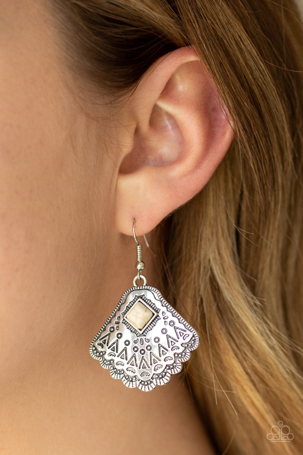 Paparazzi Accessories - Mountain Mesa - White Earrings