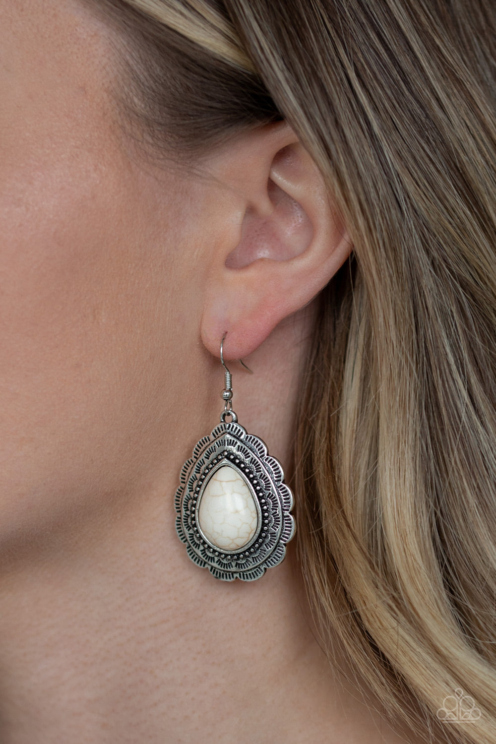 Paparazzi Accessories - Mountain Mover - White Earrings