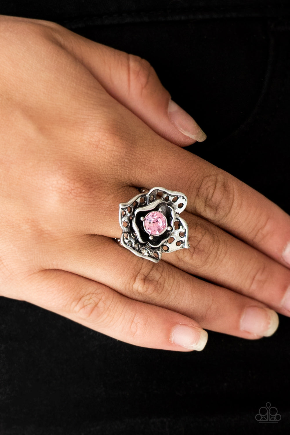 Paparazzi Accessories  - Glowing Gardens - Pink Ring