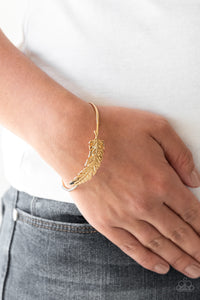 Paparazzi Accessories - How Do You Like This Feather - Gold Bracelet