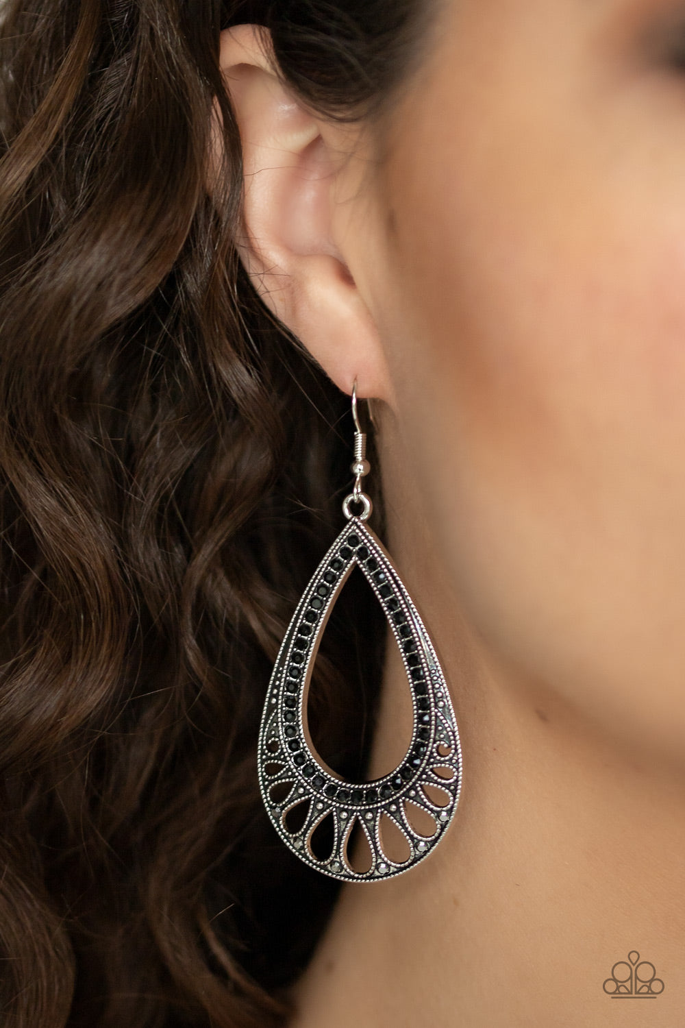 Paparazzi Accessories  - Royal Finesse - Black Earrings