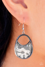 Load image into Gallery viewer, Paparazzi Accessories - Rio Rancho Relic - Silver Earrings
