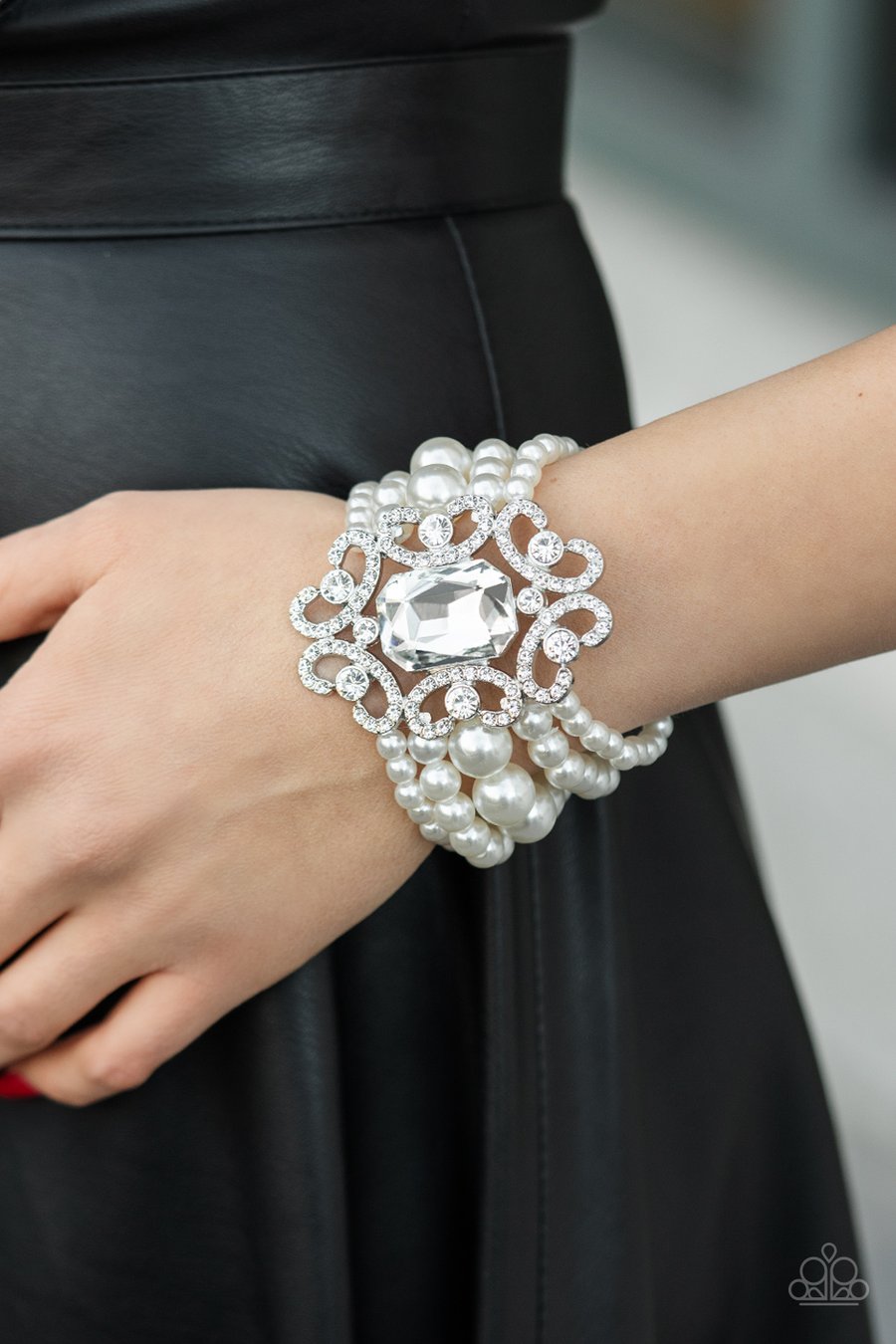 Paparazzi Accessories - Rule The Room - White Bracelet